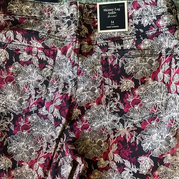 Tummy control pants, slimming pants, floral pants - Picture 7 of 10